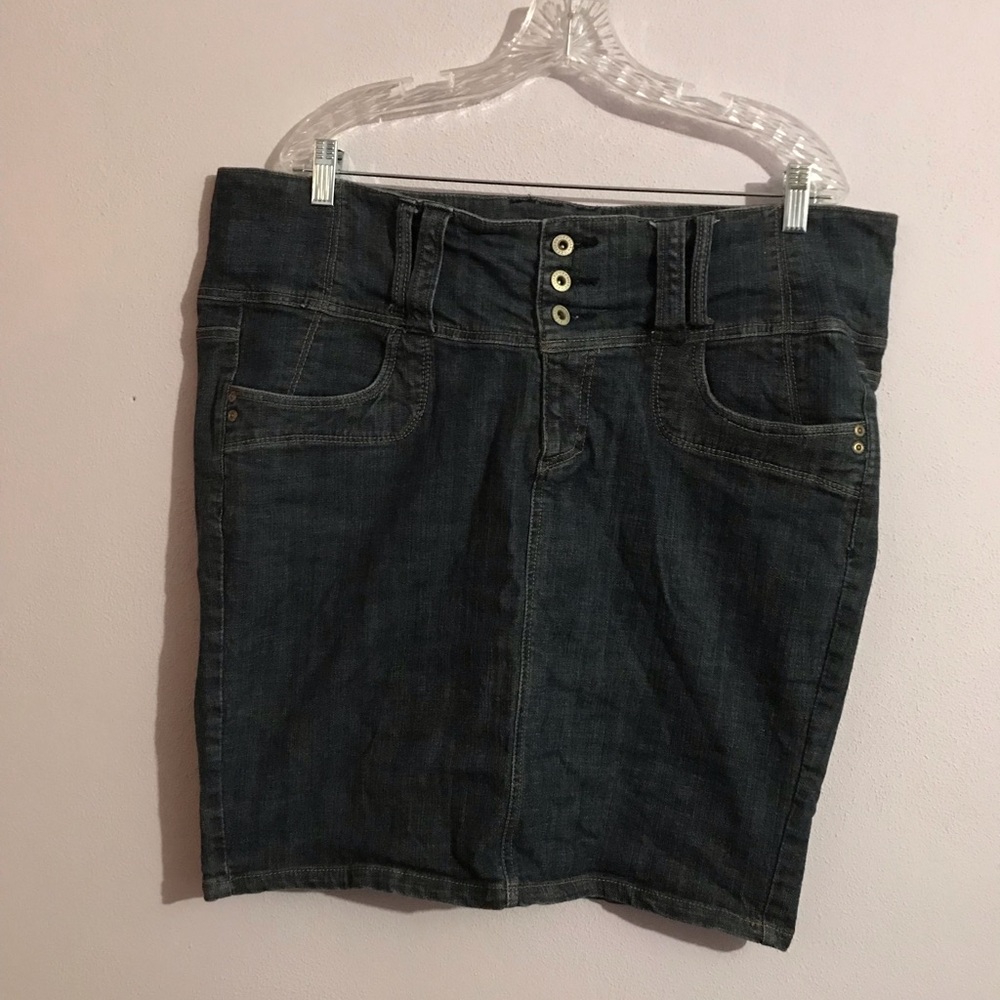 Woman’s Jean skirt by Z. Cavaricci. Size 18 - Picture 5 of 5